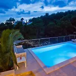 Luxury Beachfront Anemos Hvar With Pool فيلة