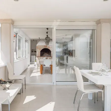 Luxury Beachfront Anemos Hvar With Pool Villa