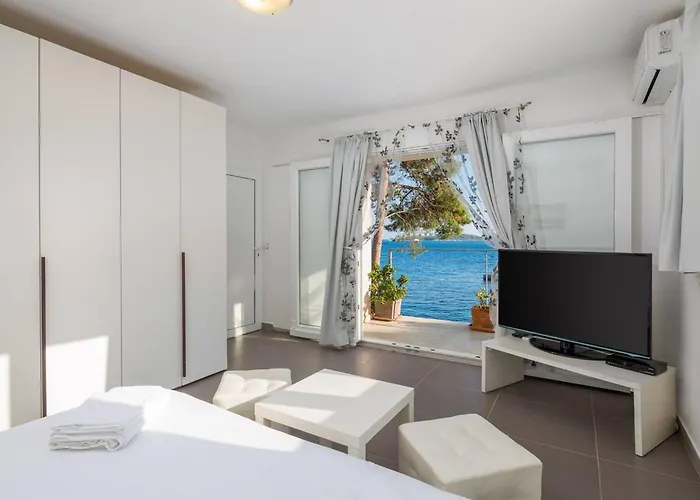 Luxury Beachfront Anemos Hvar With Pool Vila